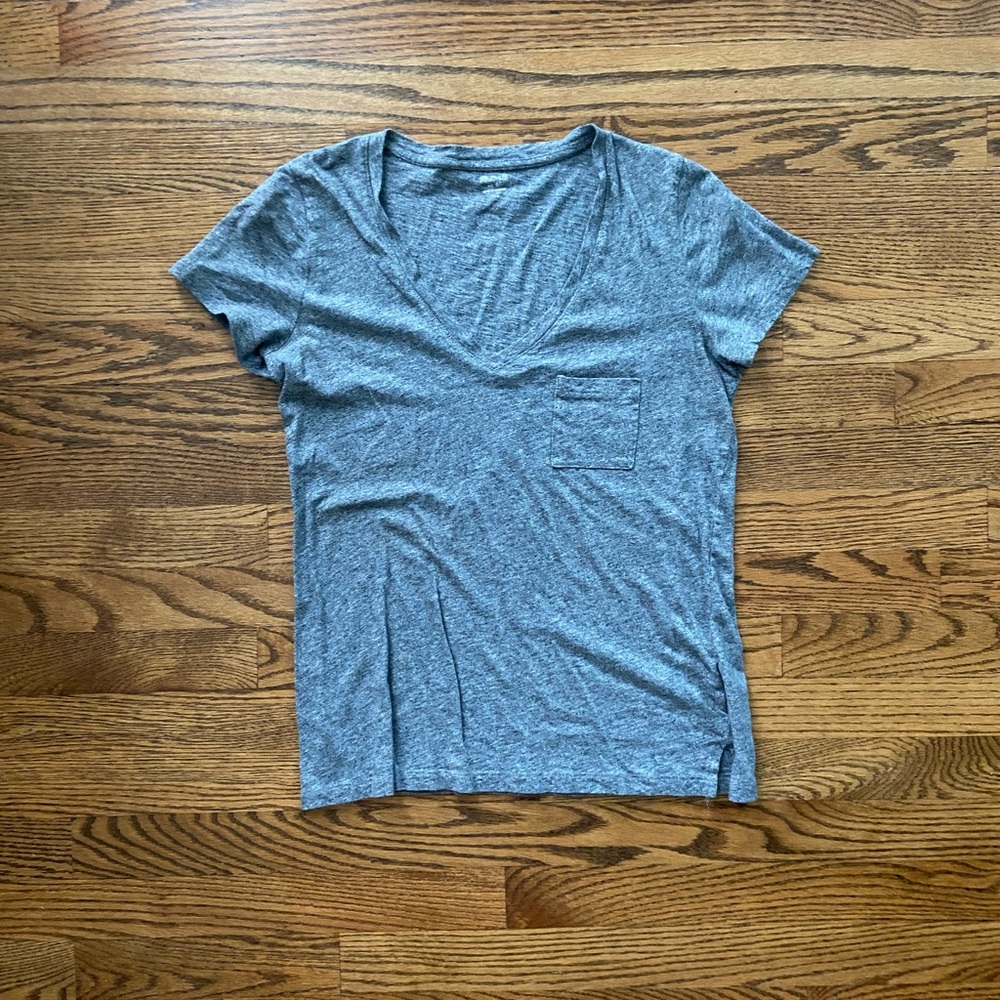Madewell V Neck Grey Shirt Size Small